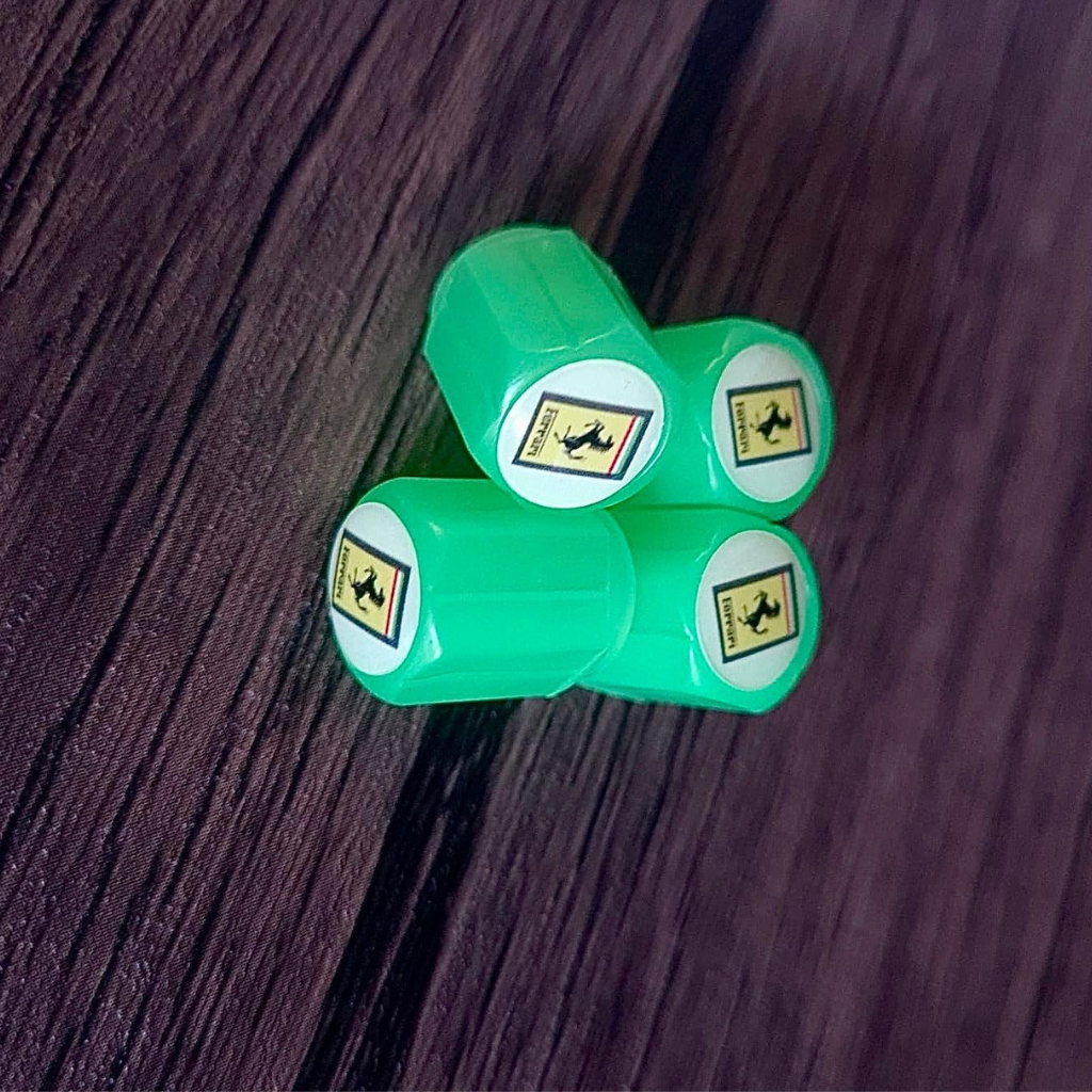 Súprava 4 Fosforeskujúcich Krytov Kolies s Logom