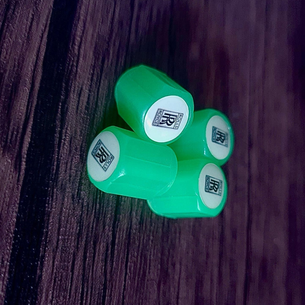 Súprava 4 Fosforeskujúcich Krytov Kolies s Logom