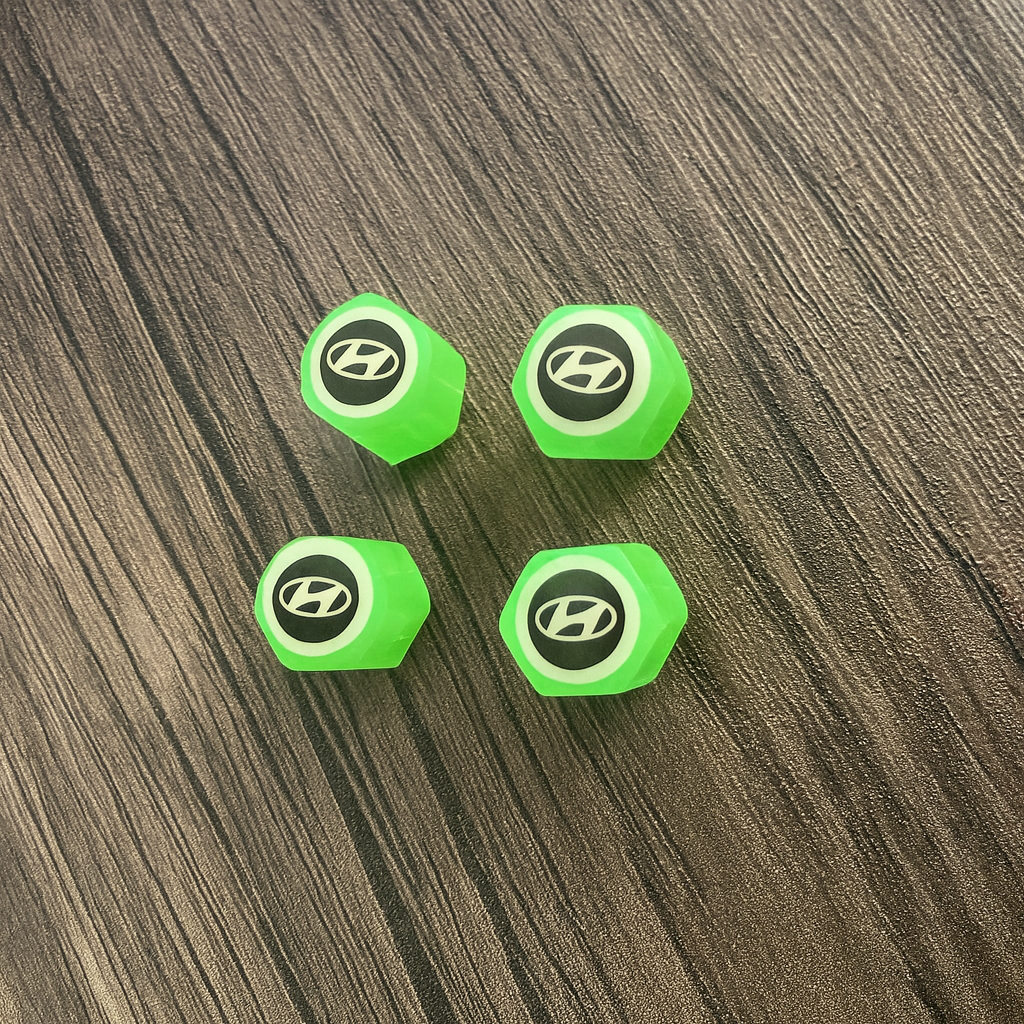 Súprava 4 Fosforeskujúcich Krytov Kolies s Logom