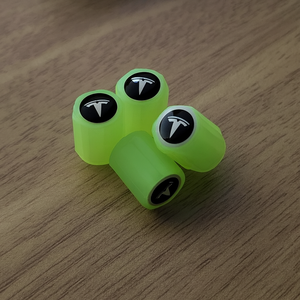 Súprava 4 Fosforeskujúcich Krytov Kolies s Logom