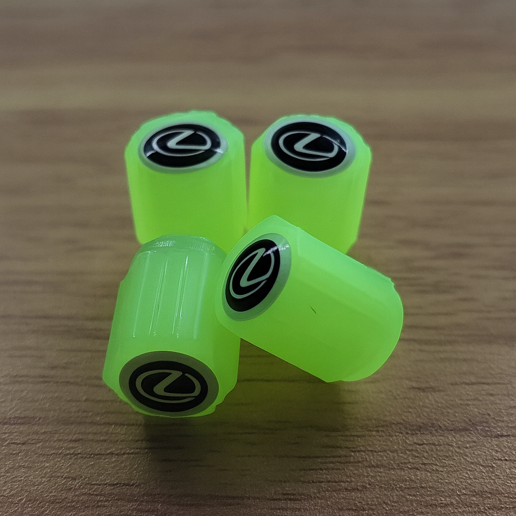 Súprava 4 Fosforeskujúcich Krytov Kolies s Logom