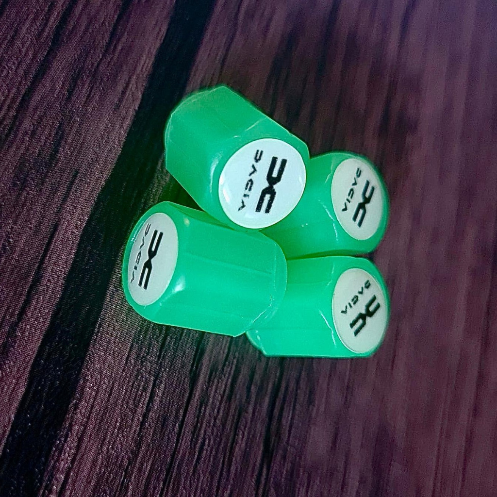 Súprava 4 Fosforeskujúcich Krytov Kolies s Logom