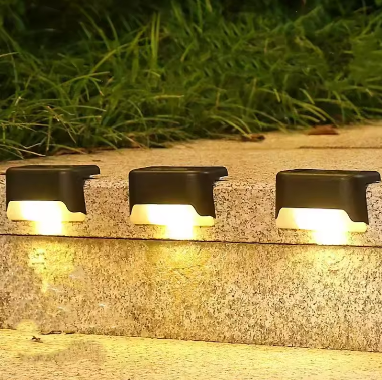 Súprava 4 solárnych lámp UpStrairs