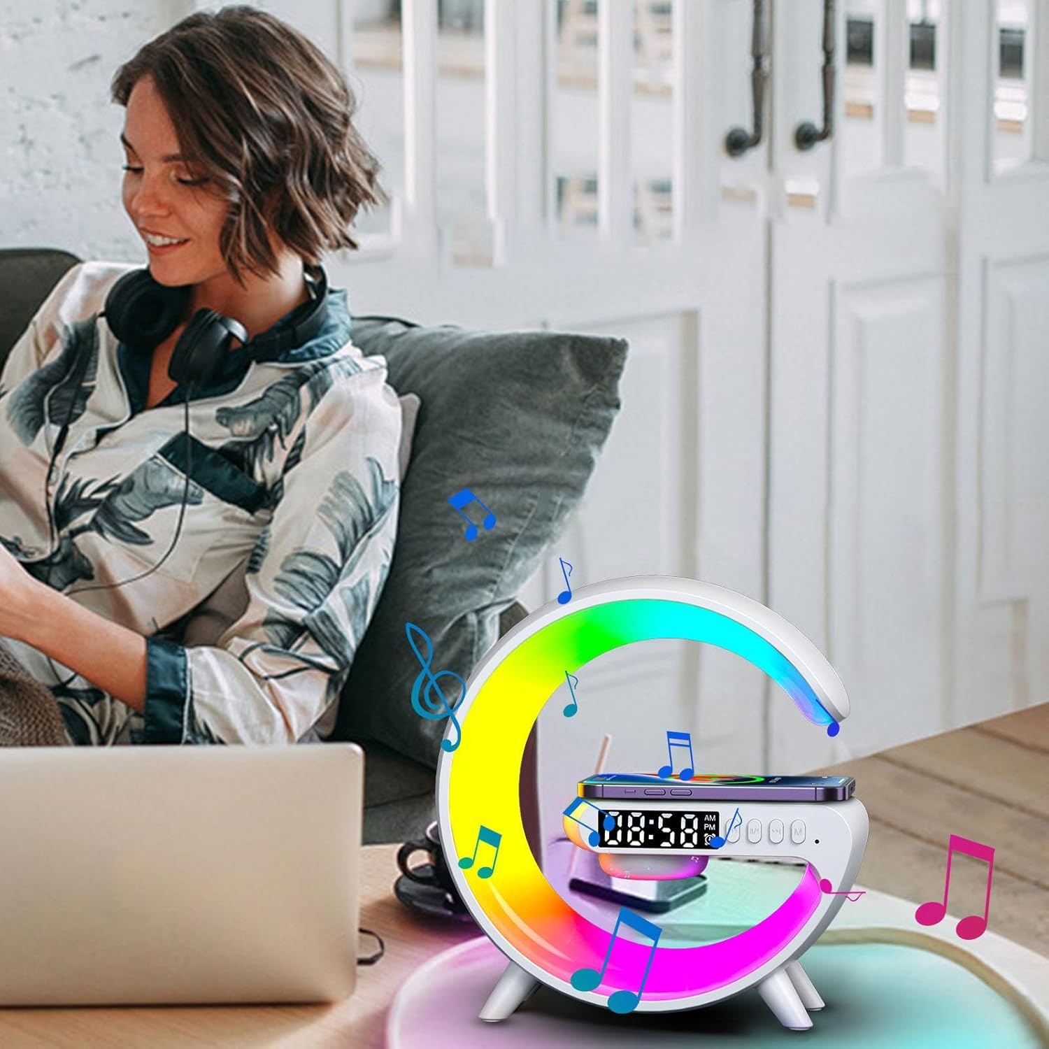 3 v 1 lampa - RGB inteligentné svetlo, bezdrôtové rýchle nabíjanie, Bluetooth reproduktor