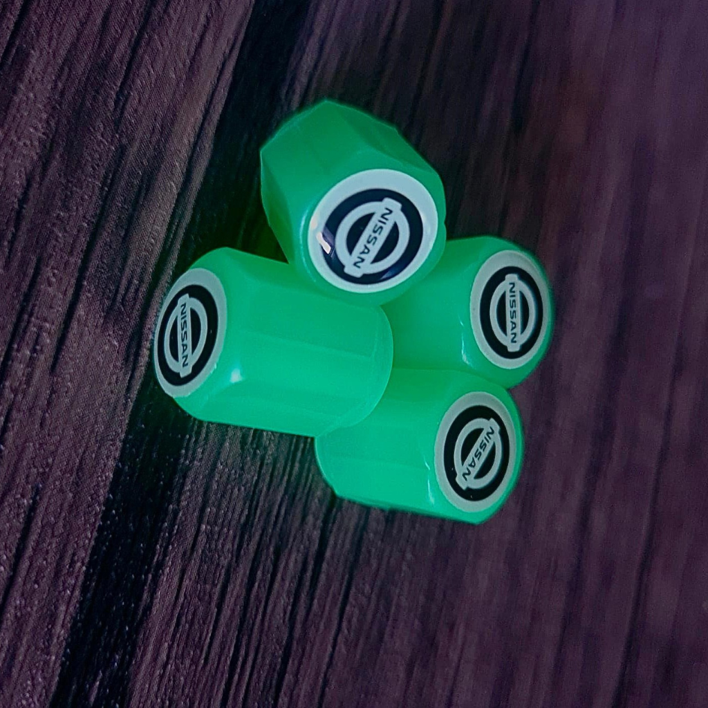 Súprava 4 Fosforeskujúcich Krytov Kolies s Logom