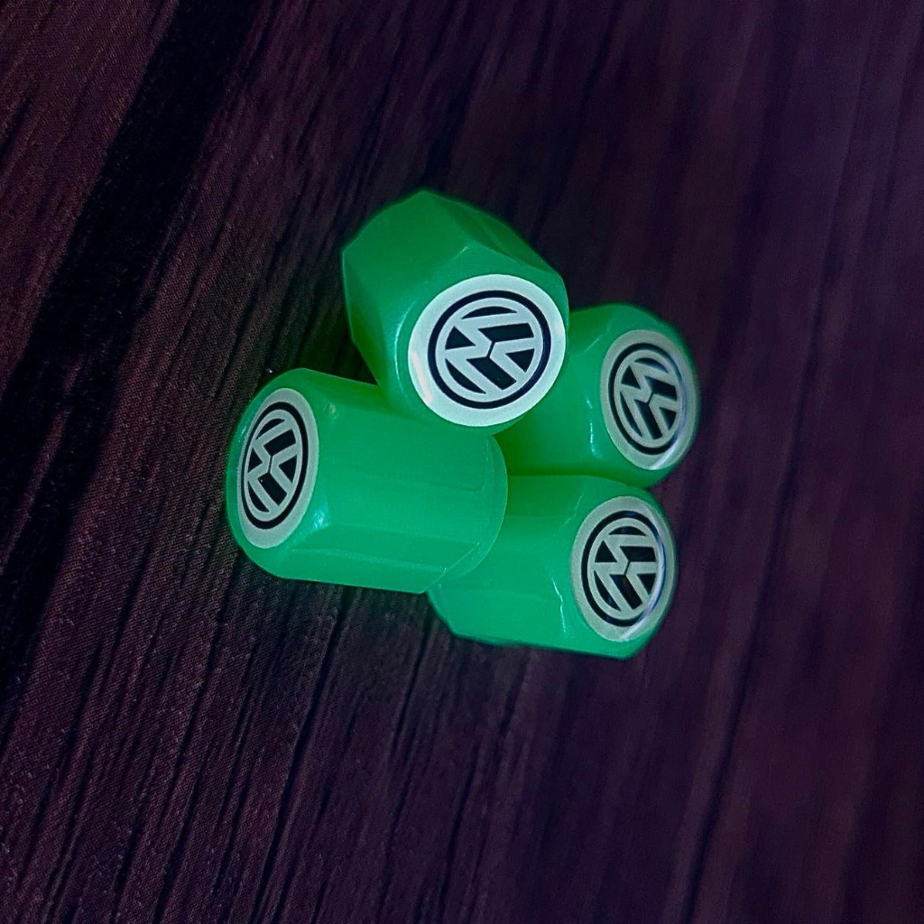 Súprava 4 Fosforeskujúcich Krytov Kolies s Logom