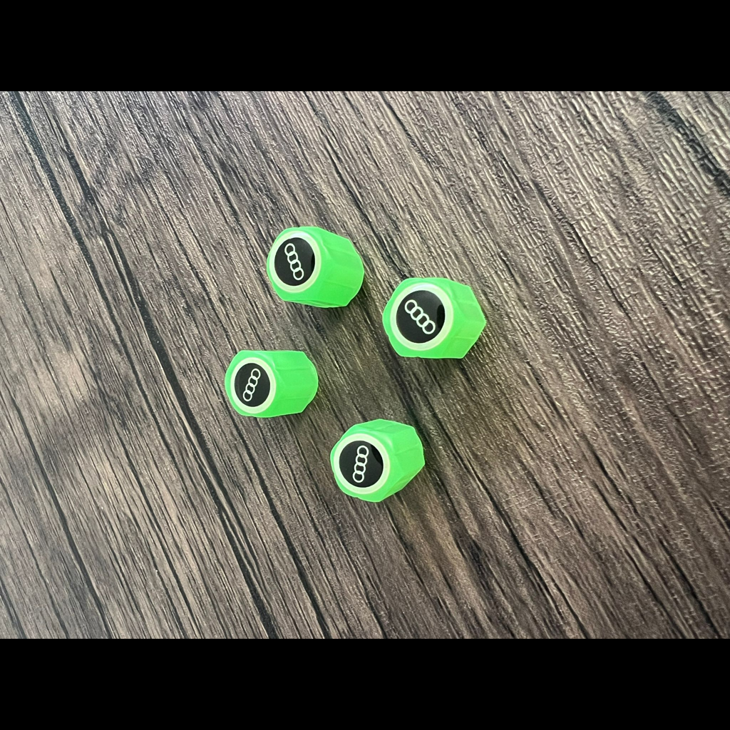 Súprava 4 Fosforeskujúcich Krytov Kolies s Logom