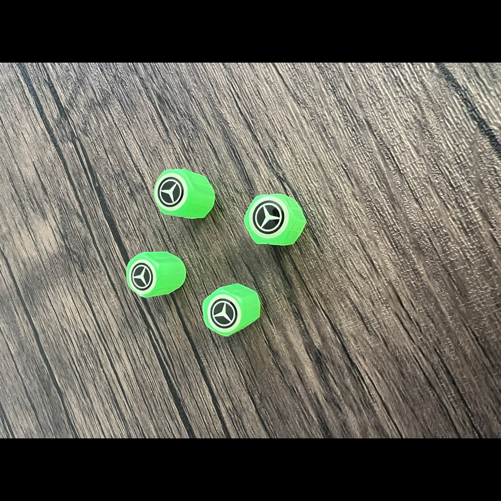 Súprava 4 Fosforeskujúcich Krytov Kolies s Logom