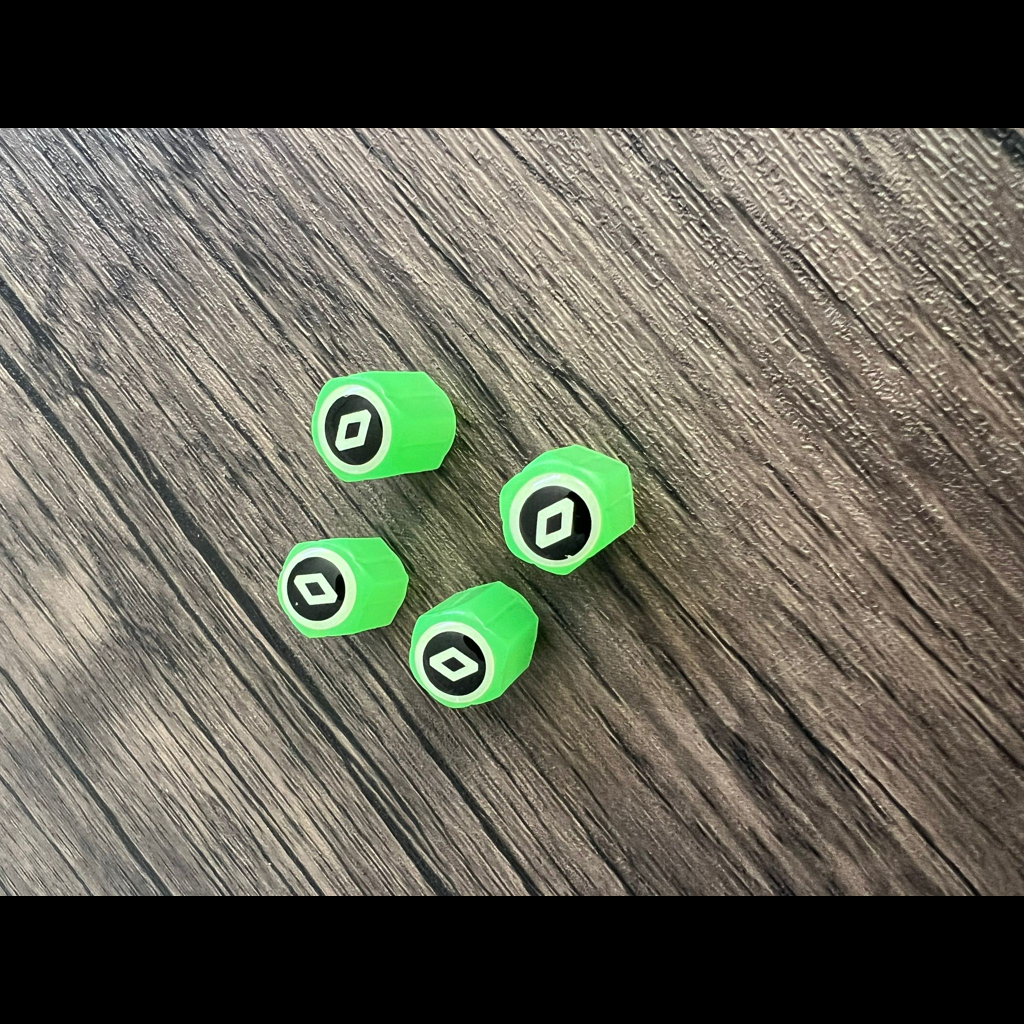 Súprava 4 Fosforeskujúcich Krytov Kolies s Logom